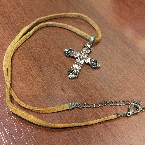 Jewel cross necklace - Picture 2 of 5